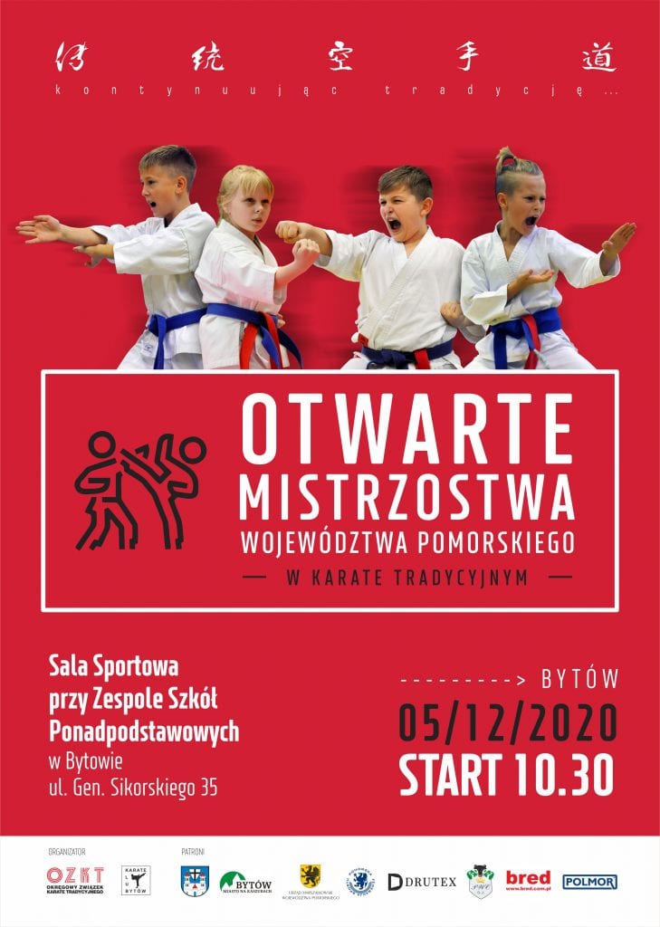 Czerwony plakat Otwartych Mistrzostw Województwa Pomorskiego w Karate Tradycyjnym 5 grudnia 2020 w Bytowie, start 10:30, sala sportowa przy ul. Gen. Sikorskiego 35; u góry czworo dzieci w karategi z niebieskimi i czerwonymi pasami w akcji, na dole logotypy organizatora i patronów